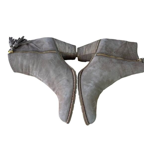 Stuart Weitzman Ankle Booties Womens 8:5 M Tan Nubuck Leather Tasseled Side Zip - Picture 8 of 13
